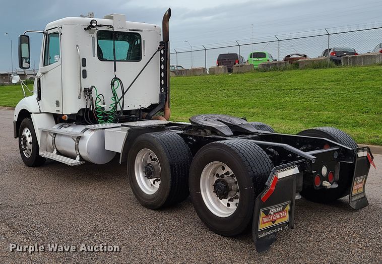 image for item K5820 2009 Freightliner Columbia semi truck