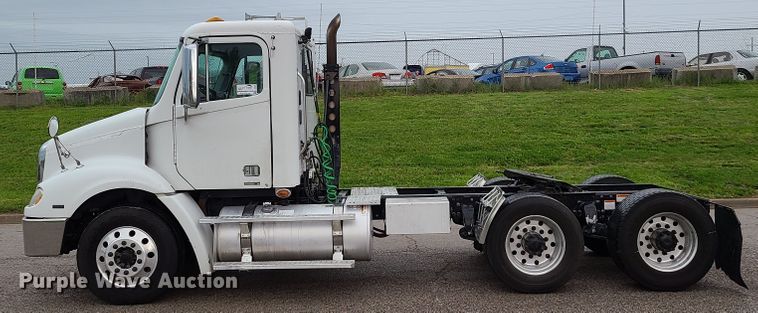 image for item K5820 2009 Freightliner Columbia semi truck