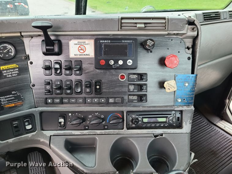 image for item K5820 2009 Freightliner Columbia semi truck