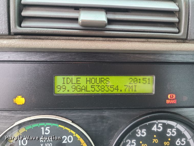 image for item K5820 2009 Freightliner Columbia semi truck