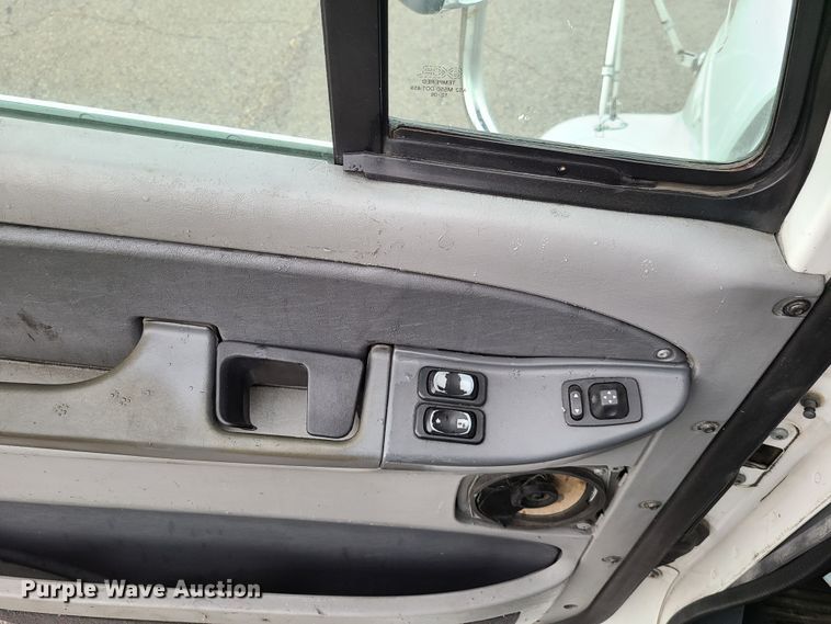 image for item K5820 2009 Freightliner Columbia semi truck