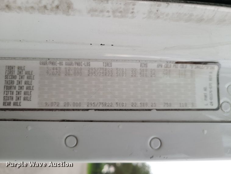 image for item K5820 2009 Freightliner Columbia semi truck