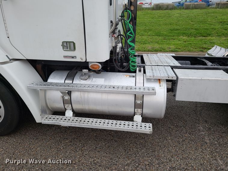 image for item K5820 2009 Freightliner Columbia semi truck