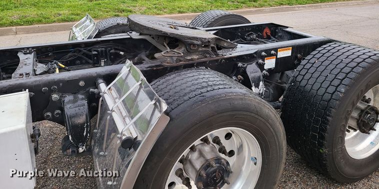 image for item K5820 2009 Freightliner Columbia semi truck