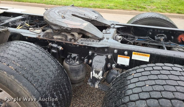 image for item K5820 2009 Freightliner Columbia semi truck