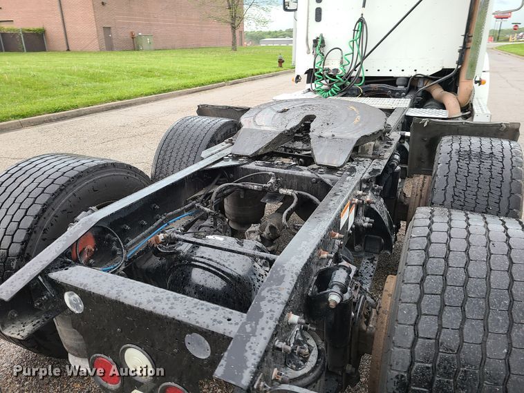 image for item K5820 2009 Freightliner Columbia semi truck