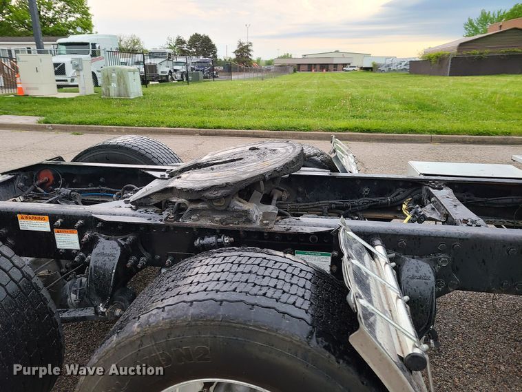 image for item K5820 2009 Freightliner Columbia semi truck