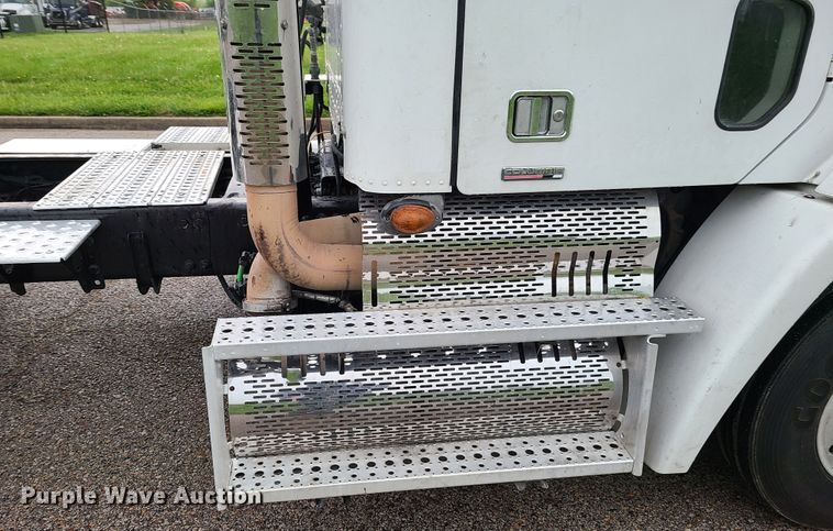 image for item K5820 2009 Freightliner Columbia semi truck