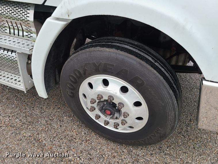 image for item K5820 2009 Freightliner Columbia semi truck