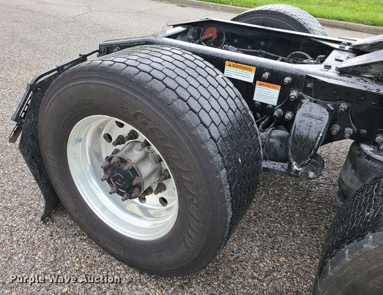 image for item K5820 2009 Freightliner Columbia semi truck