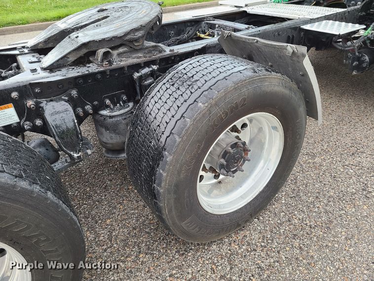 image for item K5820 2009 Freightliner Columbia semi truck