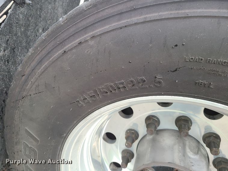 image for item K5820 2009 Freightliner Columbia semi truck