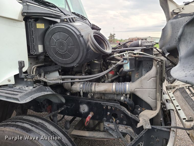 image for item K5820 2009 Freightliner Columbia semi truck