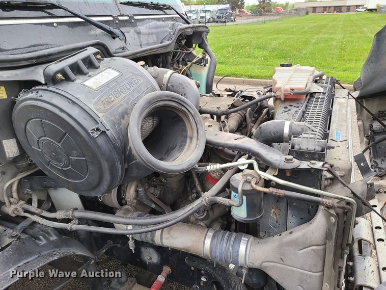 image for item K5820 2009 Freightliner Columbia semi truck