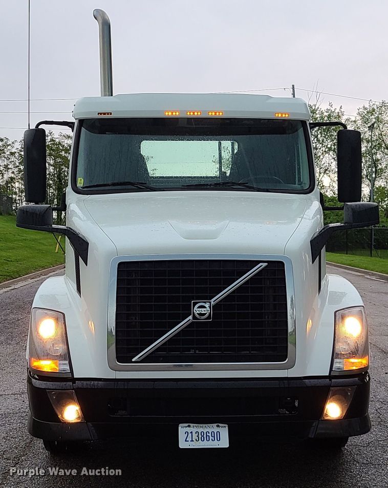 image for item K5821 2013 Volvo VN semi truck