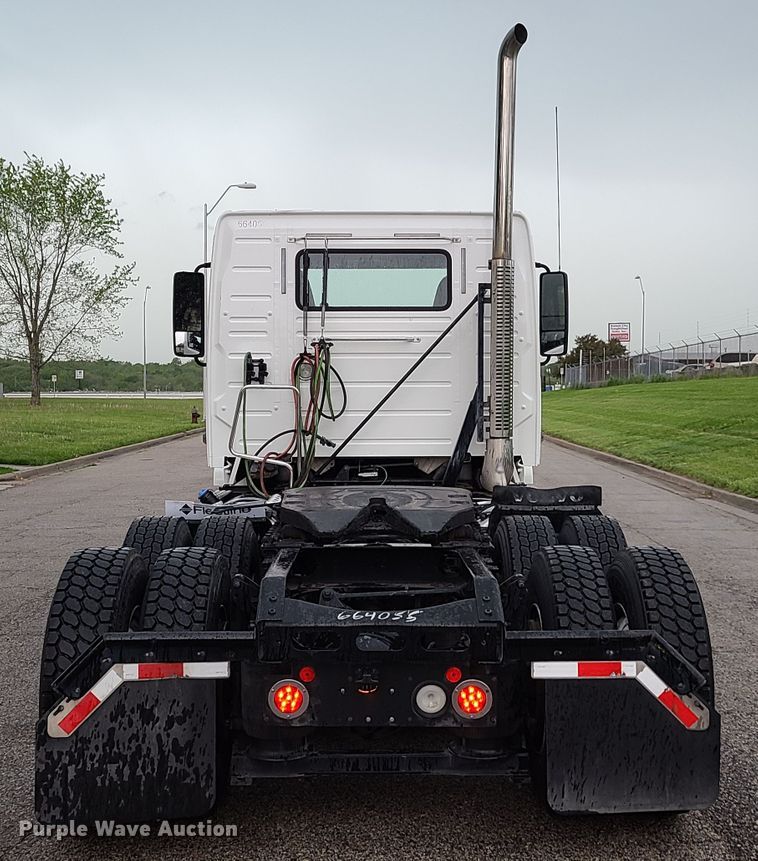 image for item K5821 2013 Volvo VN semi truck