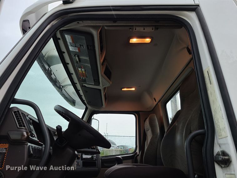 image for item K5821 2013 Volvo VN semi truck