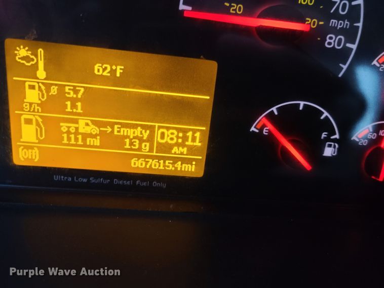 image for item K5821 2013 Volvo VN semi truck