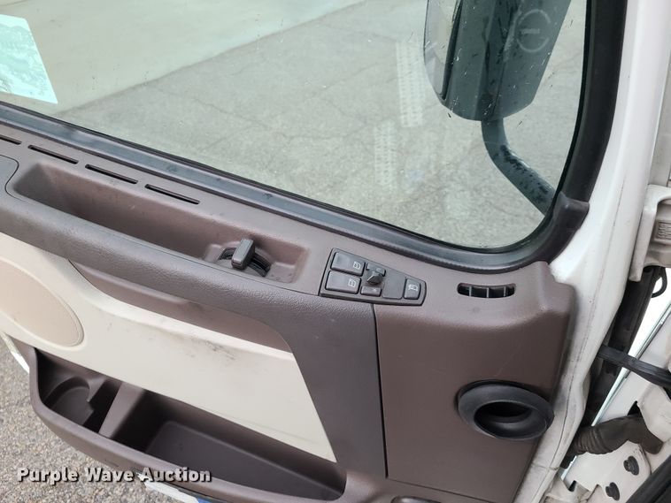 image for item K5821 2013 Volvo VN semi truck