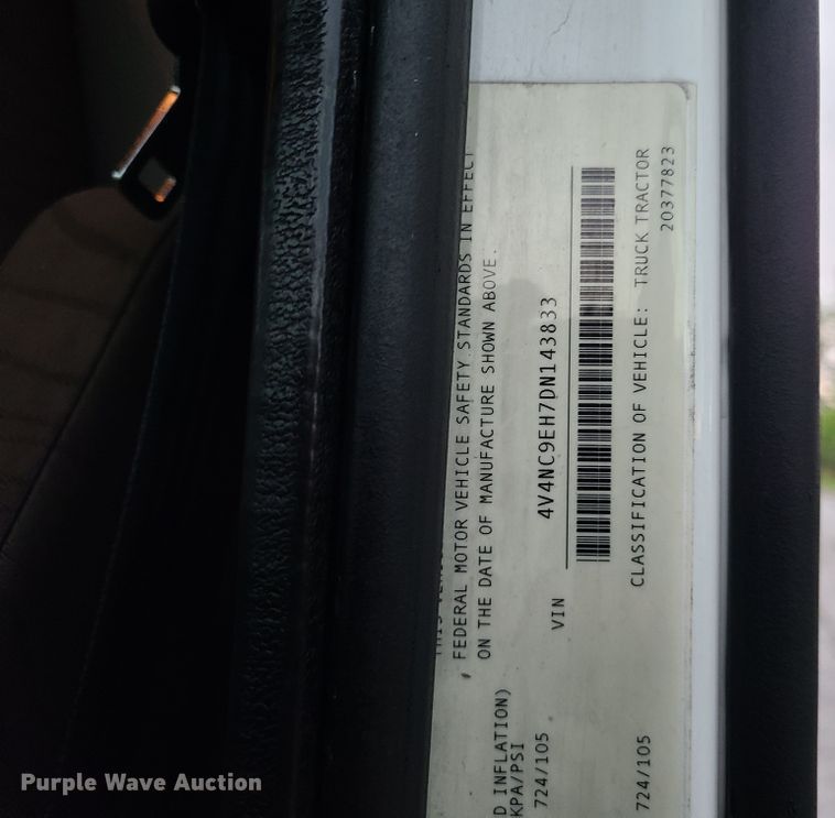 image for item K5821 2013 Volvo VN semi truck