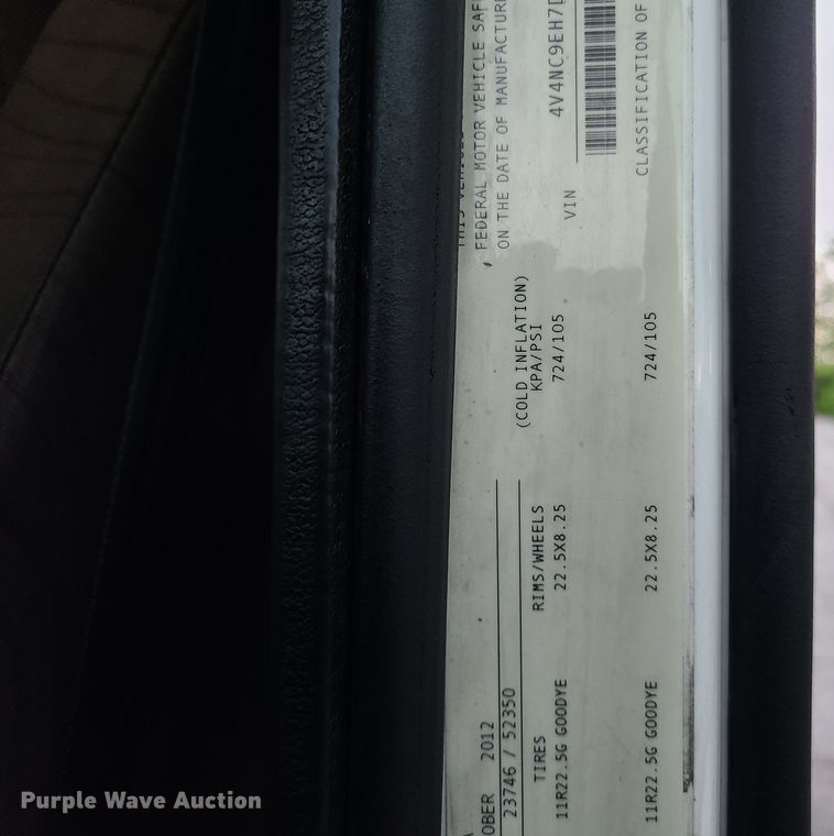 image for item K5821 2013 Volvo VN semi truck