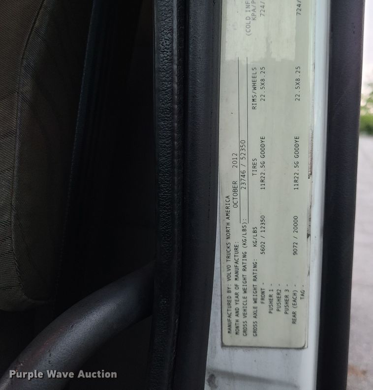 image for item K5821 2013 Volvo VN semi truck