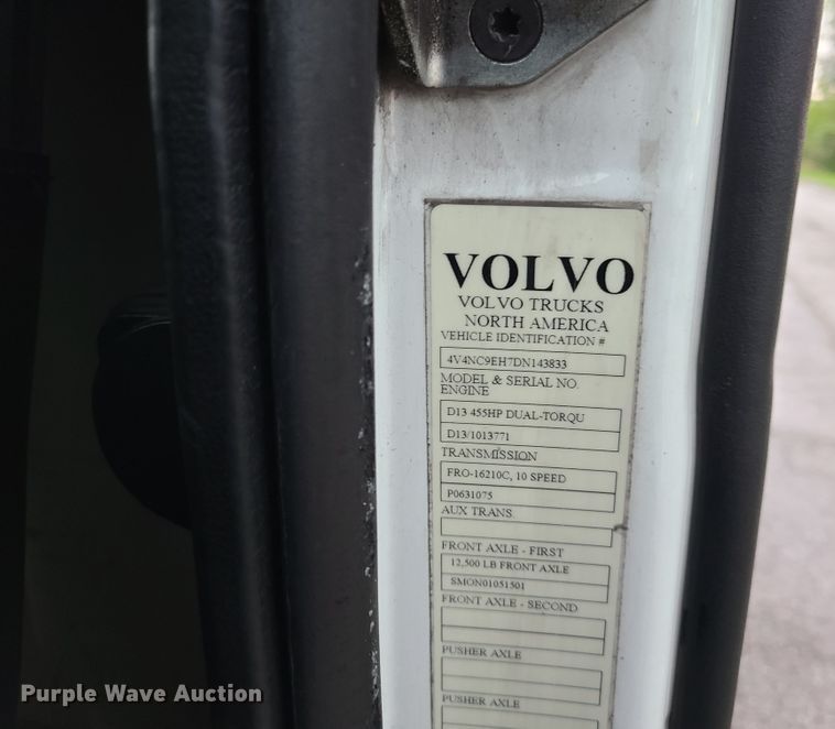 image for item K5821 2013 Volvo VN semi truck