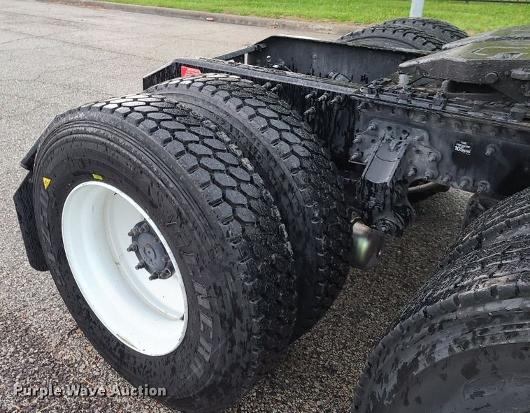 image for item K5821 2013 Volvo VN semi truck