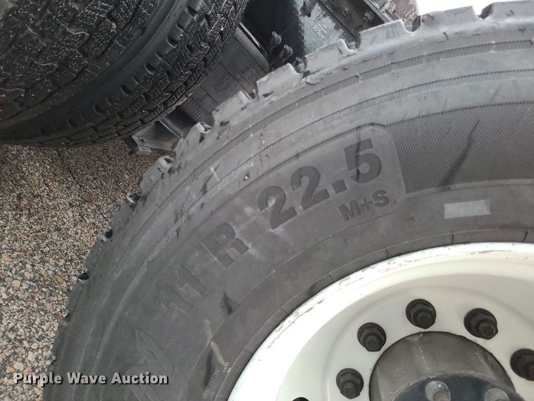 image for item K5821 2013 Volvo VN semi truck