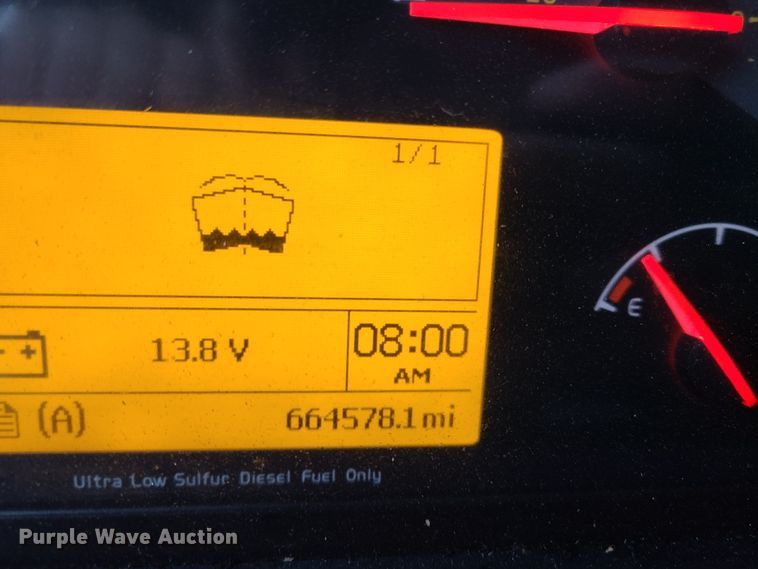 image for item K5822 2013 Volvo VN semi truck