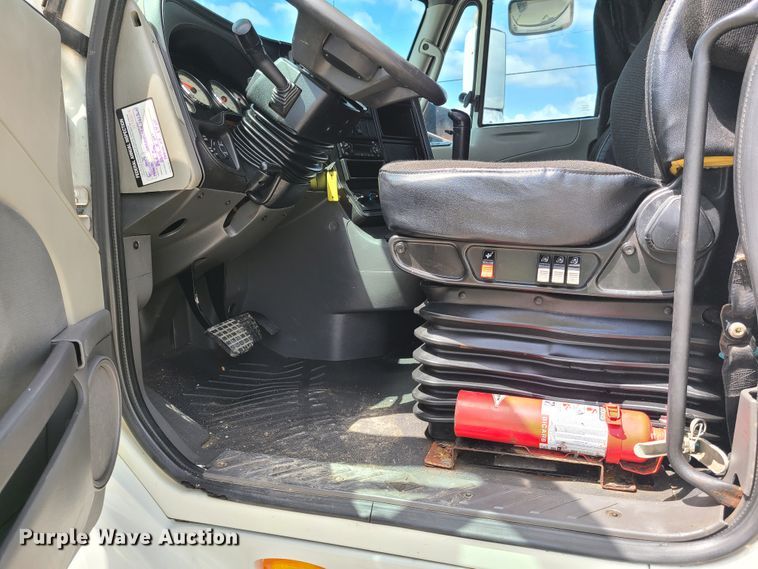 image for item K5849 2012 International ProStar  semi truck