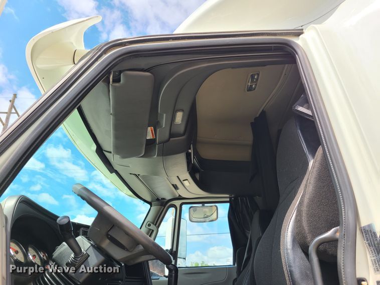 image for item K5849 2012 International ProStar  semi truck