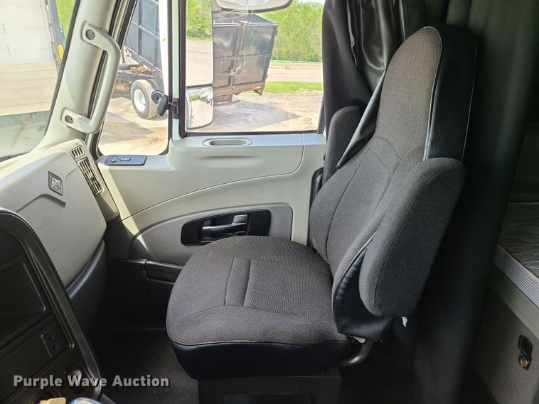 image for item K5849 2012 International ProStar  semi truck