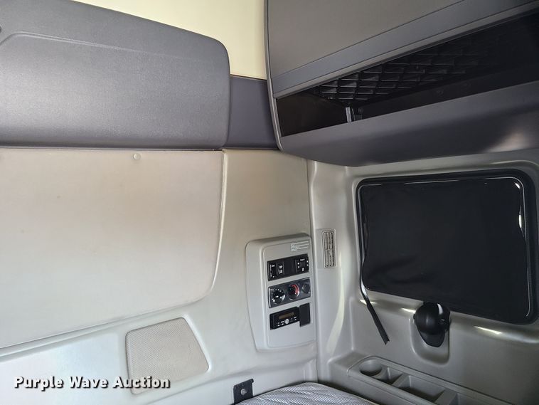 image for item K5849 2012 International ProStar  semi truck