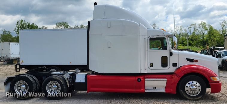 image for item K5850 2012 Peterbilt 386  semi truck