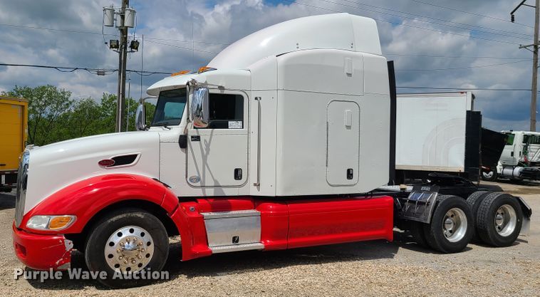 image for item K5850 2012 Peterbilt 386  semi truck