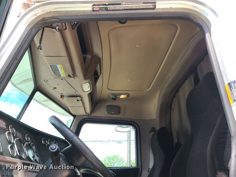 image for item K5850 2012 Peterbilt 386  semi truck