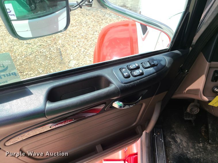 image for item K5850 2012 Peterbilt 386  semi truck