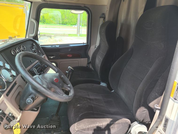image for item K5850 2012 Peterbilt 386  semi truck