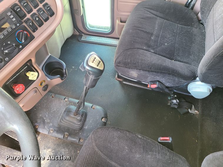 image for item K5850 2012 Peterbilt 386  semi truck