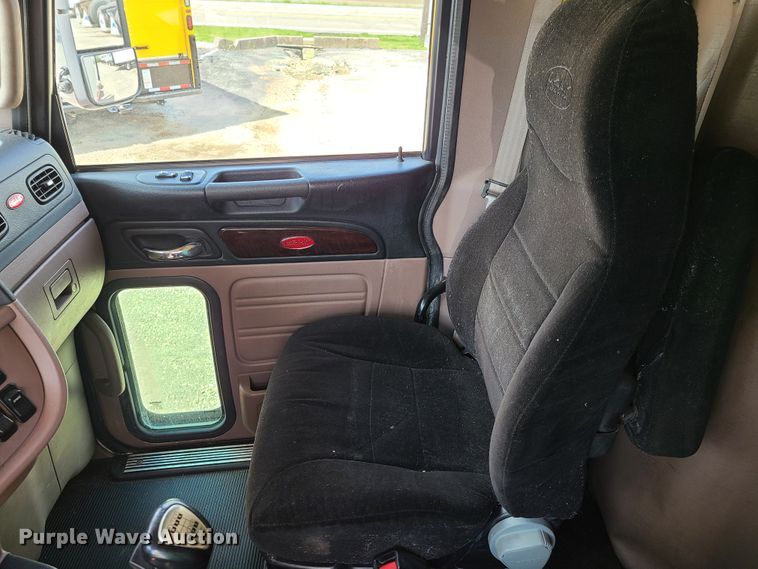 image for item K5850 2012 Peterbilt 386  semi truck