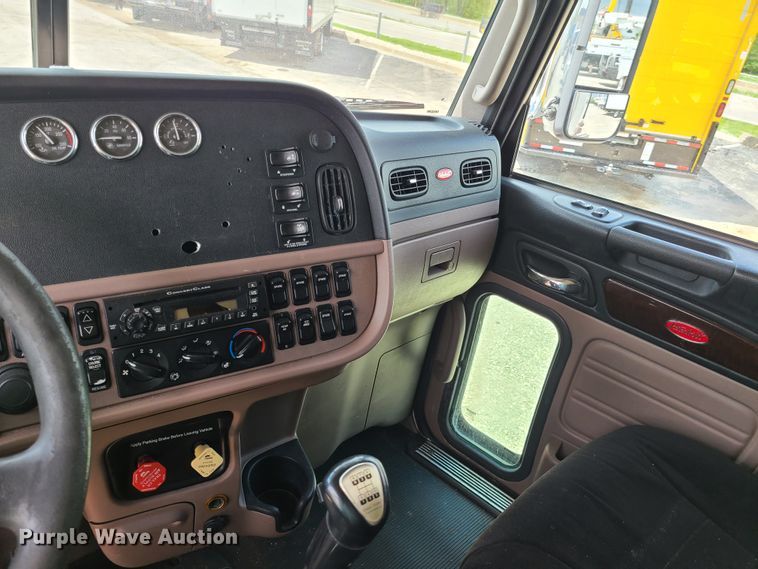 image for item K5850 2012 Peterbilt 386  semi truck