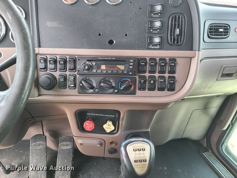 image for item K5850 2012 Peterbilt 386  semi truck