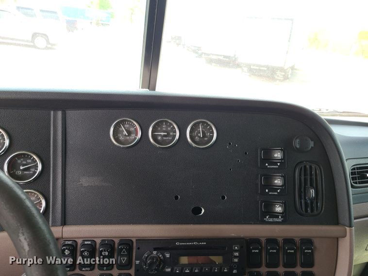 image for item K5850 2012 Peterbilt 386  semi truck