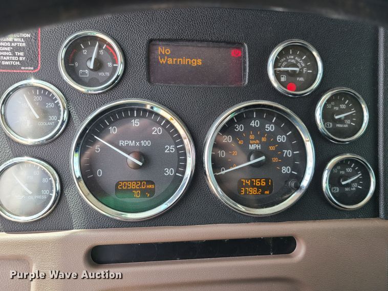 image for item K5850 2012 Peterbilt 386  semi truck