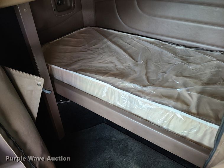 image for item K5850 2012 Peterbilt 386  semi truck