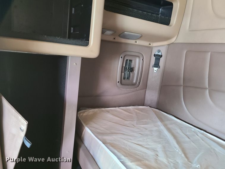 image for item K5850 2012 Peterbilt 386  semi truck