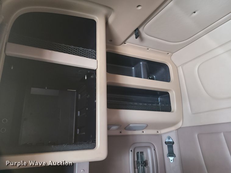 image for item K5850 2012 Peterbilt 386  semi truck