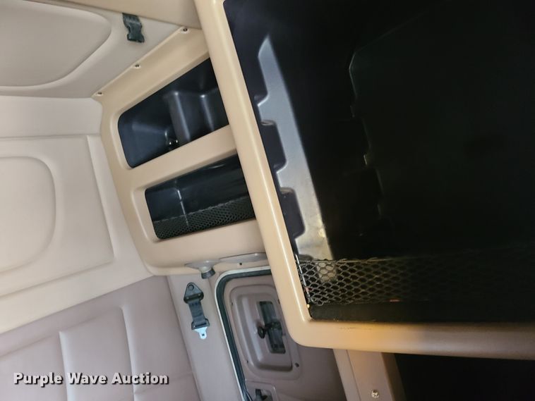 image for item K5850 2012 Peterbilt 386  semi truck