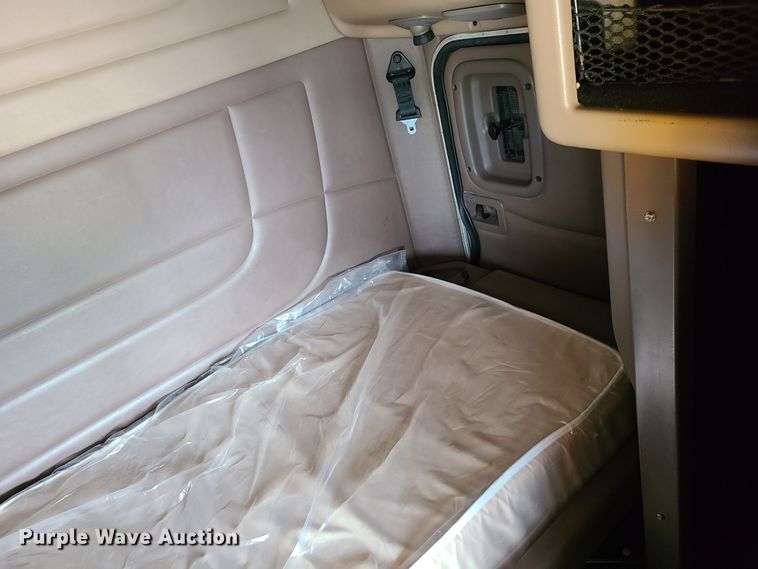 image for item K5850 2012 Peterbilt 386  semi truck